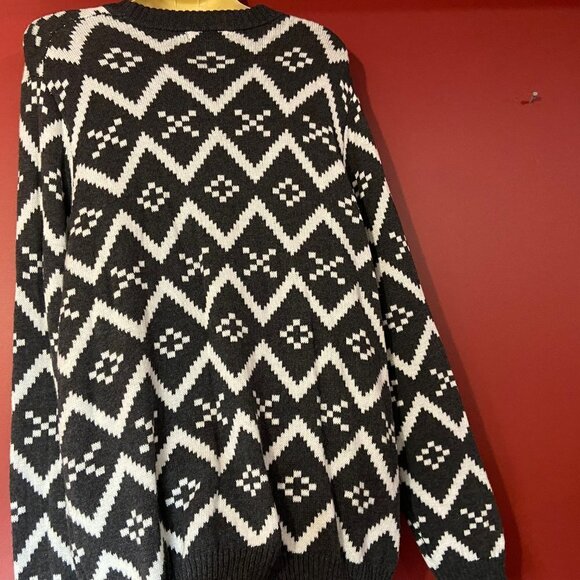 Rorie Whelan Men's Grey / White Geometric Knit Sweater - Size XL - NWT. - Picture 2 of 3
